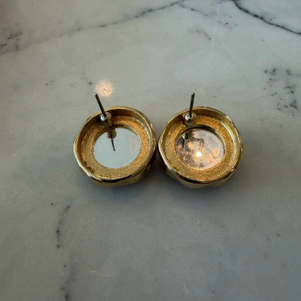 Vintage 90s Red Cabachon button earrings